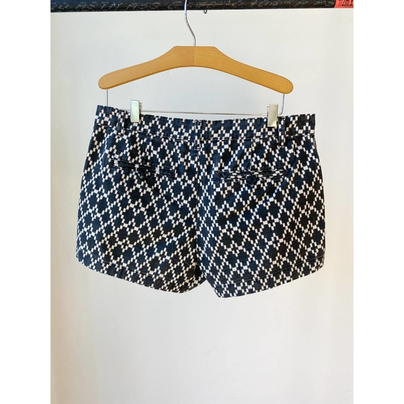 GAP Women's Gray/White Mosaic Flat Front Casual Summer Mid Rise Shorts size 4R - Picture 2 of 7